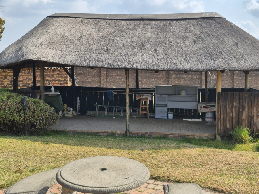 To Let 5 Bedroom Property for Rent in Randjesfontein A H Gauteng
