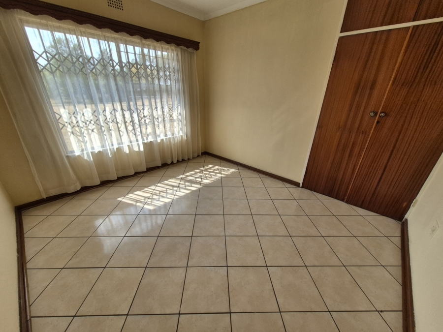 To Let 5 Bedroom Property for Rent in Randjesfontein A H Gauteng