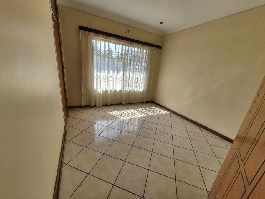 To Let 5 Bedroom Property for Rent in Randjesfontein A H Gauteng