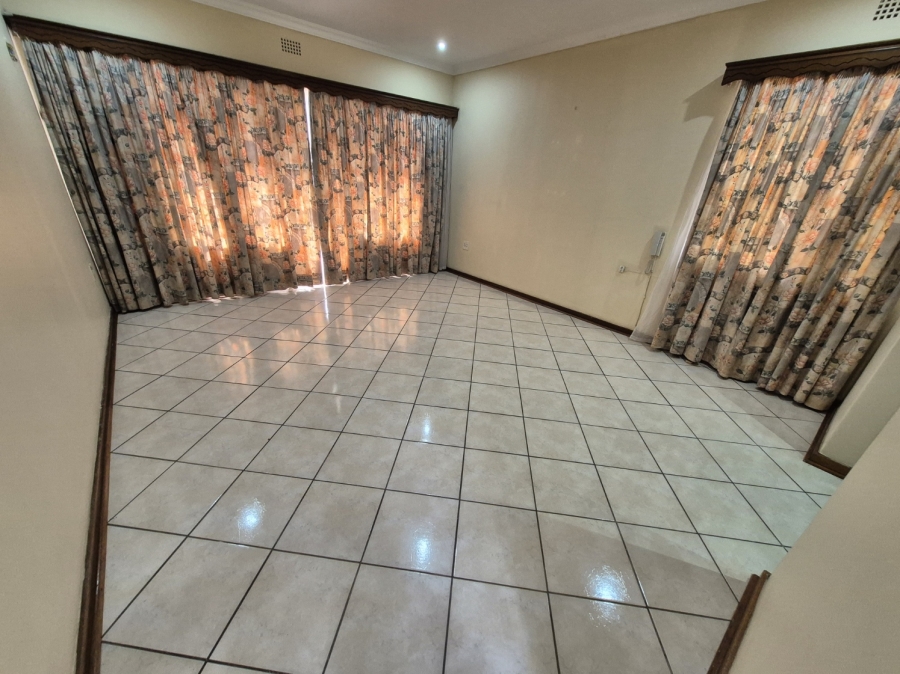 To Let 5 Bedroom Property for Rent in Randjesfontein A H Gauteng