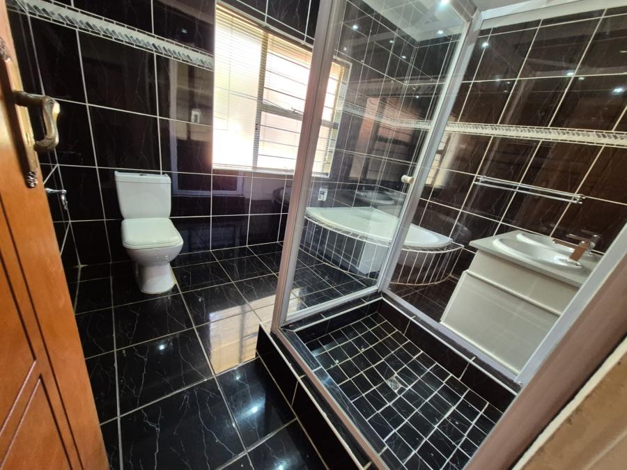 To Let 5 Bedroom Property for Rent in Randjesfontein A H Gauteng