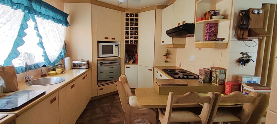 4 Bedroom Property for Sale in Greenhills Gauteng