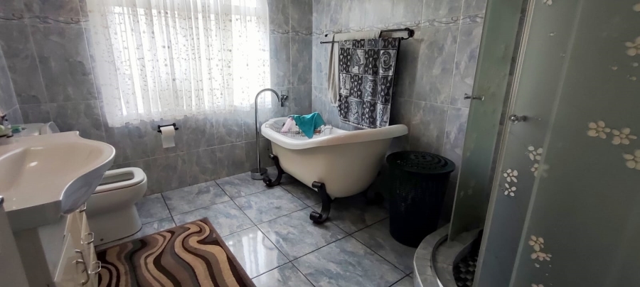 4 Bedroom Property for Sale in Greenhills Gauteng