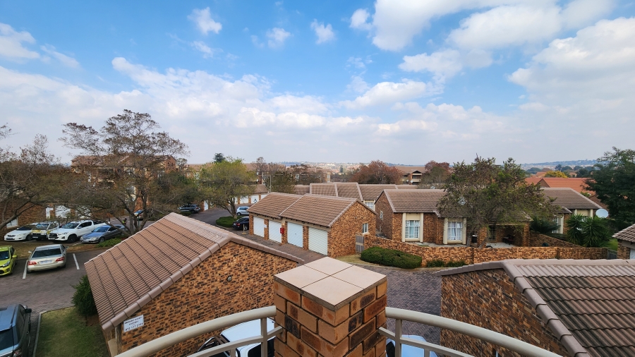2 Bedroom Property for Sale in Die Hoewes Gauteng