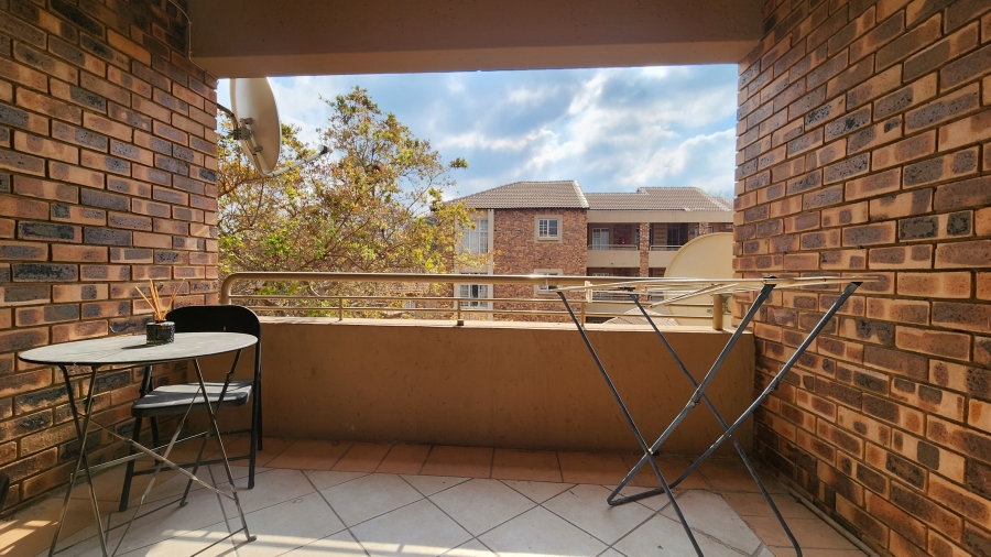 2 Bedroom Property for Sale in Die Hoewes Gauteng