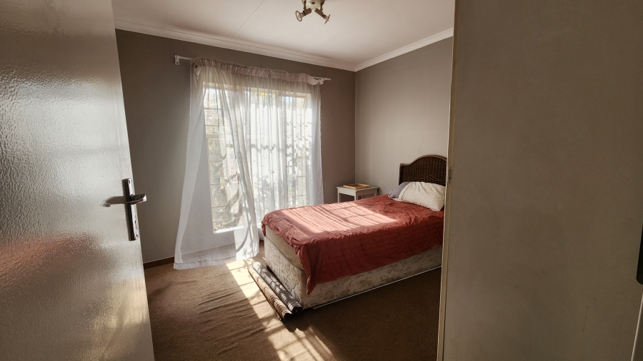 2 Bedroom Property for Sale in Die Hoewes Gauteng