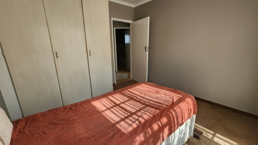 2 Bedroom Property for Sale in Die Hoewes Gauteng