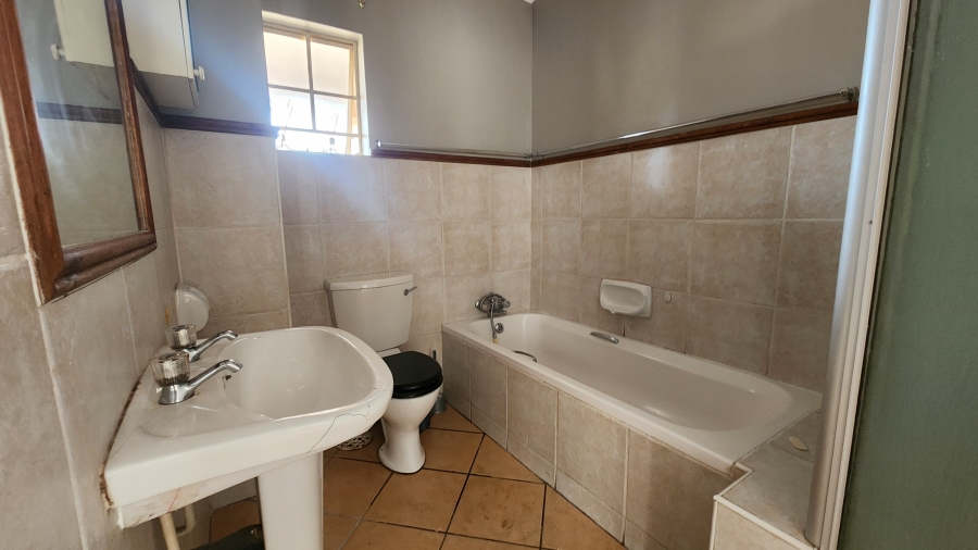 2 Bedroom Property for Sale in Die Hoewes Gauteng
