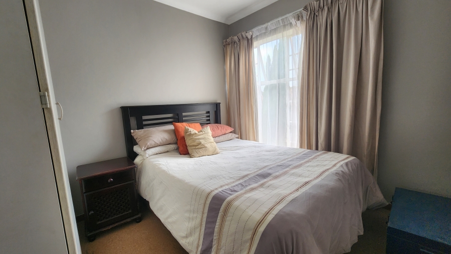 2 Bedroom Property for Sale in Die Hoewes Gauteng