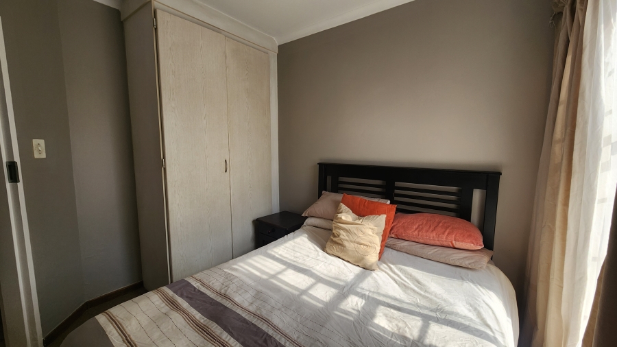2 Bedroom Property for Sale in Die Hoewes Gauteng