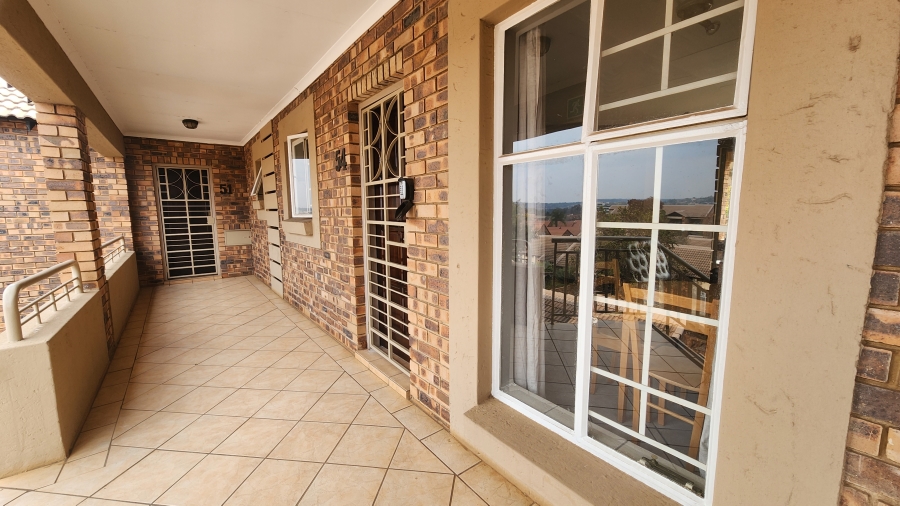 2 Bedroom Property for Sale in Die Hoewes Gauteng