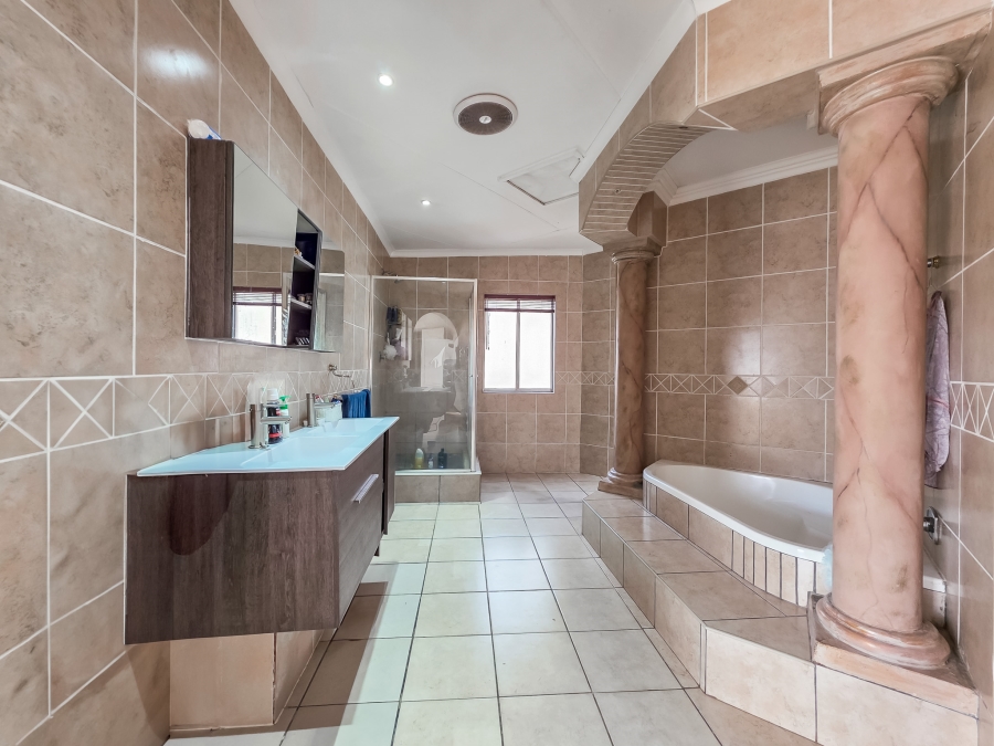4 Bedroom Property for Sale in Moreleta Park Gauteng