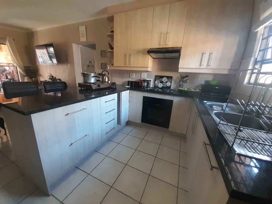 To Let 2 Bedroom Property for Rent in Wilgeheuwel Gauteng