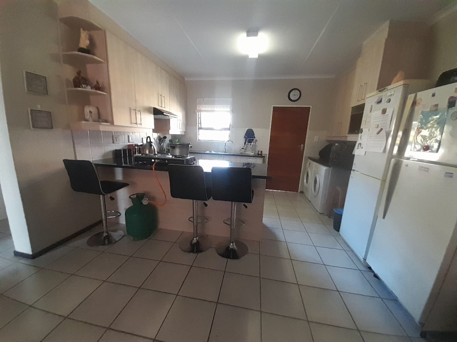 To Let 2 Bedroom Property for Rent in Wilgeheuwel Gauteng