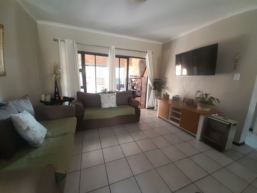To Let 2 Bedroom Property for Rent in Wilgeheuwel Gauteng
