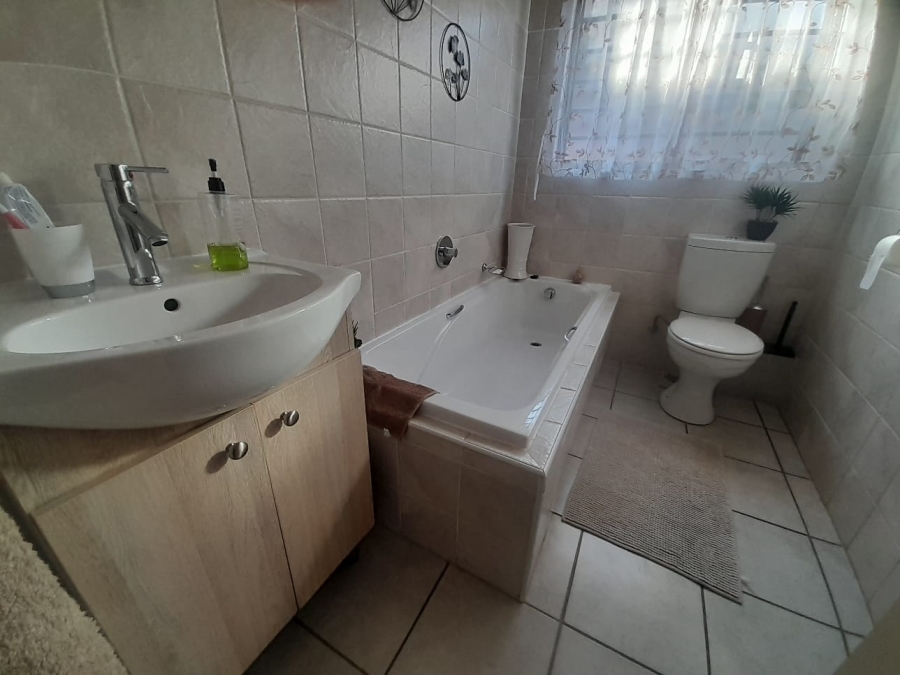 To Let 2 Bedroom Property for Rent in Wilgeheuwel Gauteng