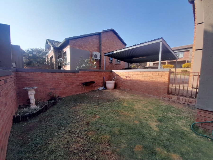To Let 2 Bedroom Property for Rent in Wilgeheuwel Gauteng