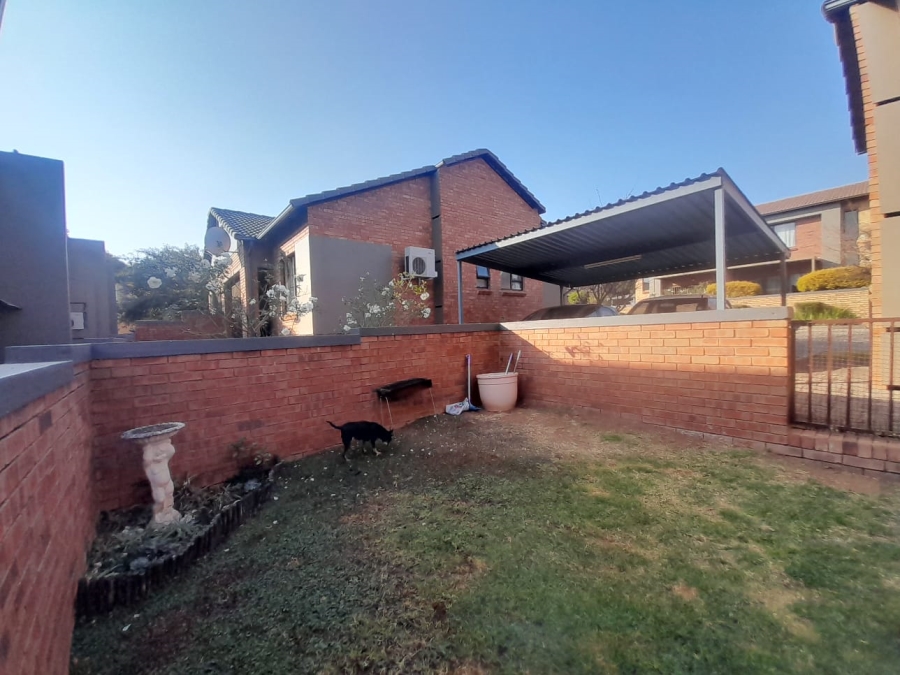 To Let 2 Bedroom Property for Rent in Wilgeheuwel Gauteng