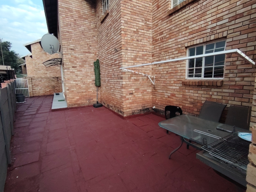 3 Bedroom Property for Sale in Wierda Park Gauteng