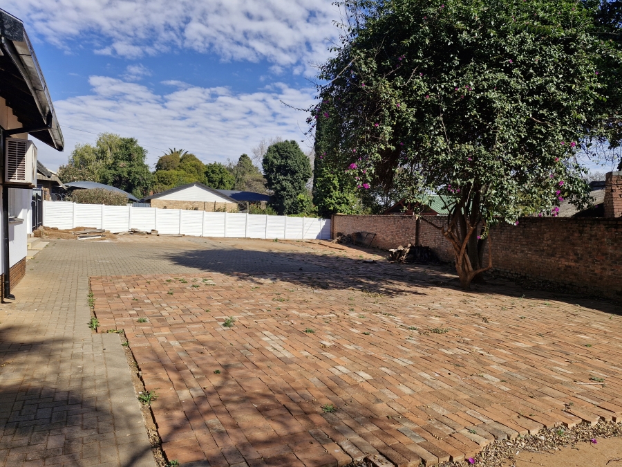 To Let commercial Property for Rent in Wierda Park Gauteng