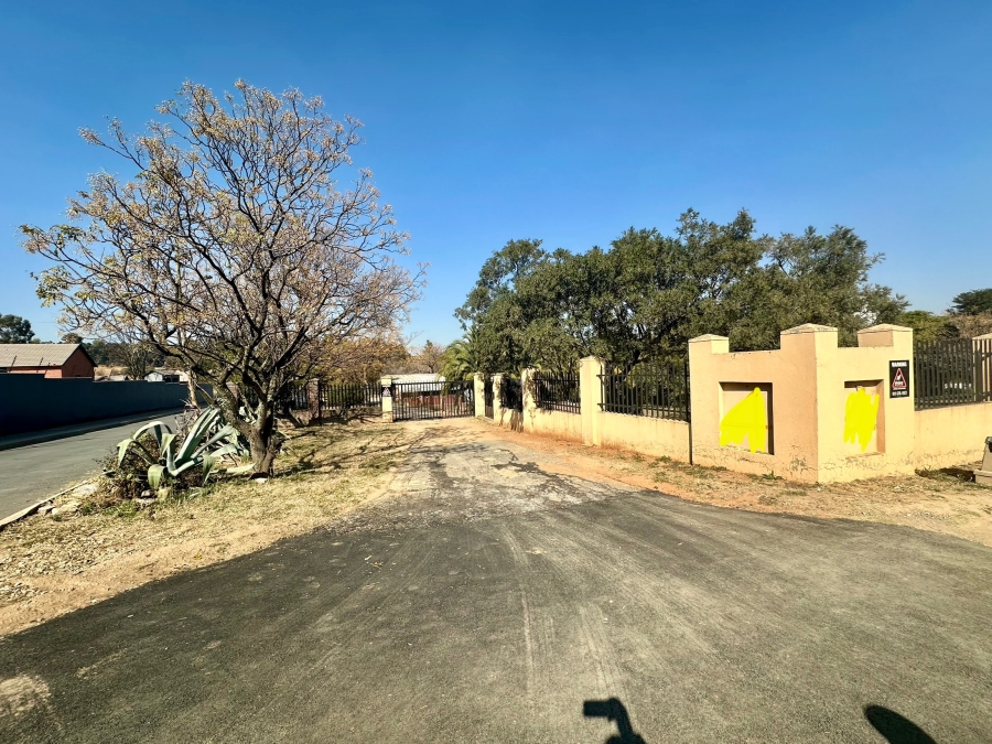 Commercial Property for Sale in Tres Jolie Gauteng