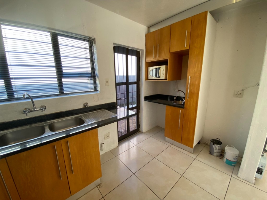 To Let 2 Bedroom Property for Rent in Morningside Gauteng