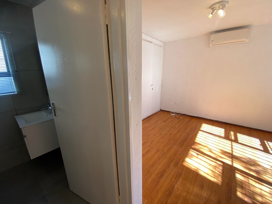 To Let 2 Bedroom Property for Rent in Morningside Gauteng