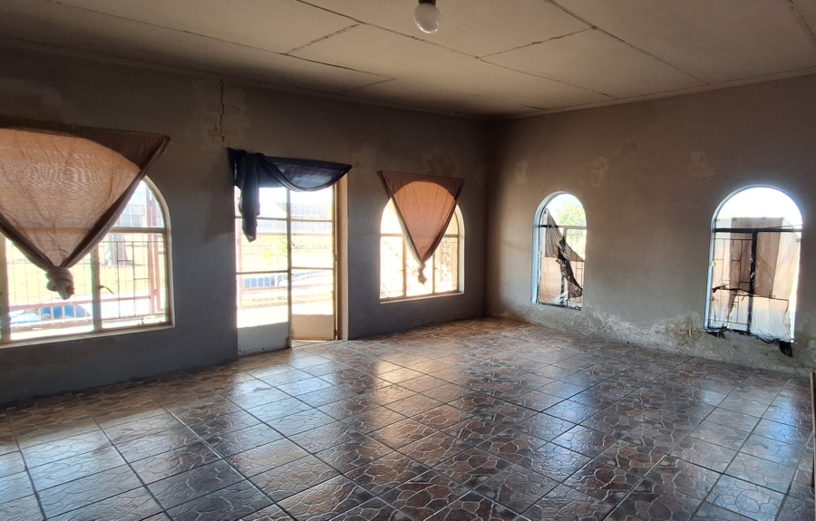 7 Bedroom Property for Sale in Theoville Gauteng