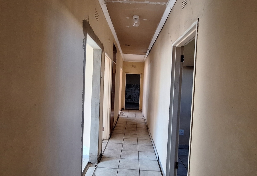 7 Bedroom Property for Sale in Theoville Gauteng