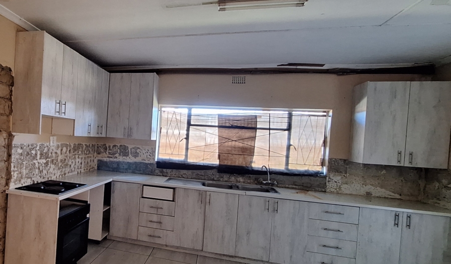 7 Bedroom Property for Sale in Theoville Gauteng