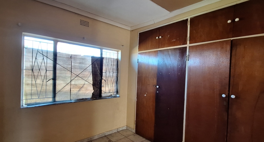 7 Bedroom Property for Sale in Theoville Gauteng