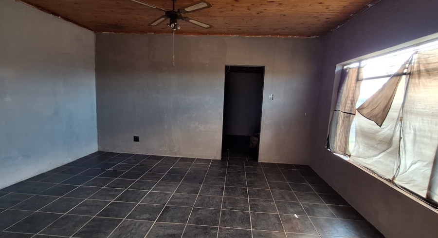 7 Bedroom Property for Sale in Theoville Gauteng