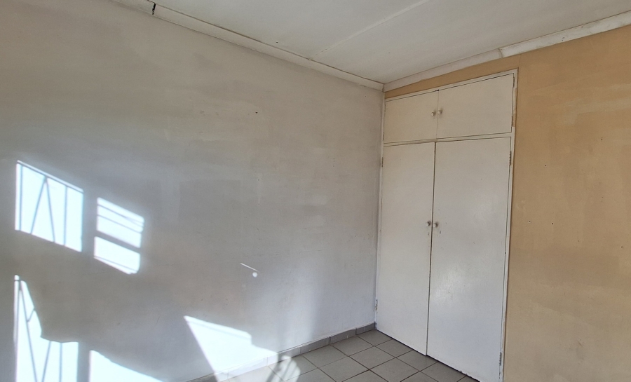 7 Bedroom Property for Sale in Theoville Gauteng