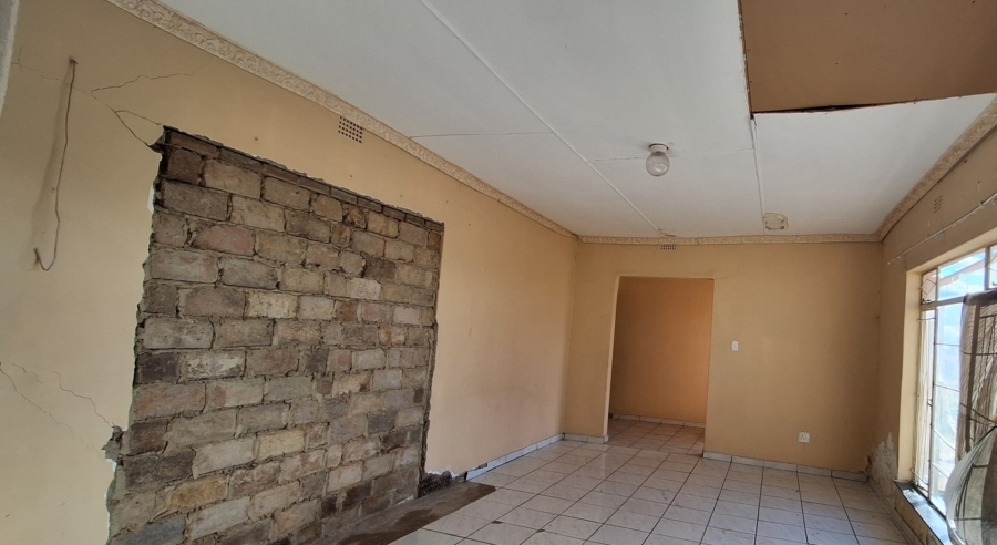 7 Bedroom Property for Sale in Theoville Gauteng