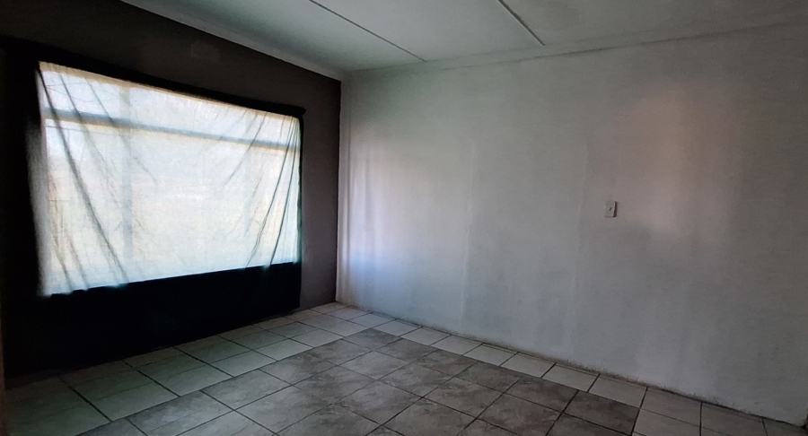 7 Bedroom Property for Sale in Theoville Gauteng