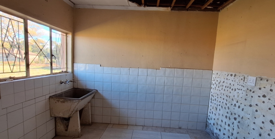 7 Bedroom Property for Sale in Theoville Gauteng