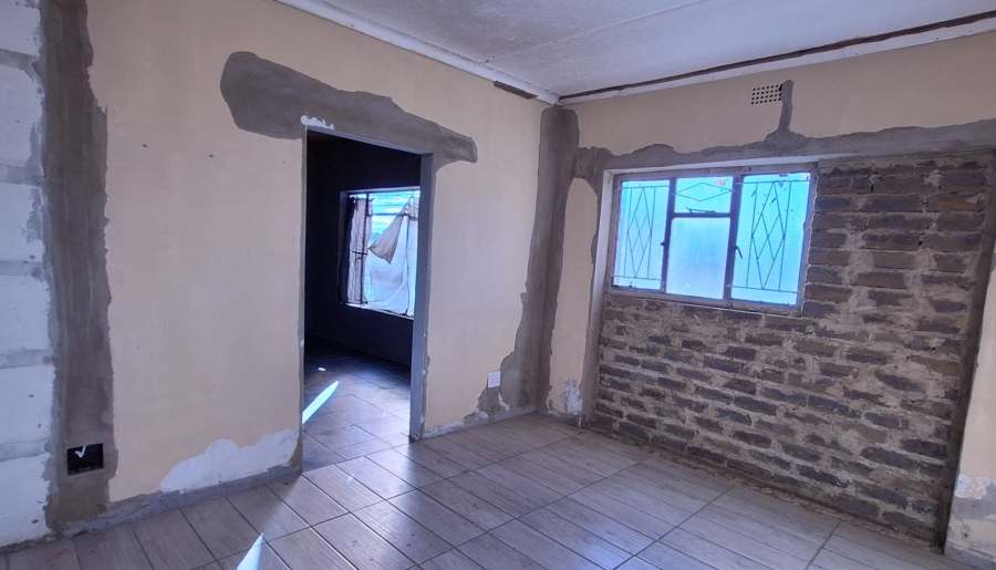 7 Bedroom Property for Sale in Theoville Gauteng
