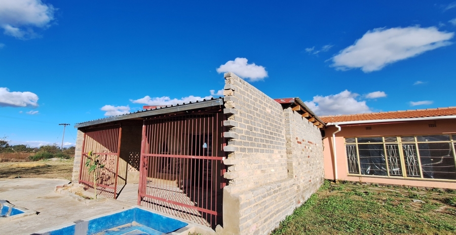 7 Bedroom Property for Sale in Theoville Gauteng