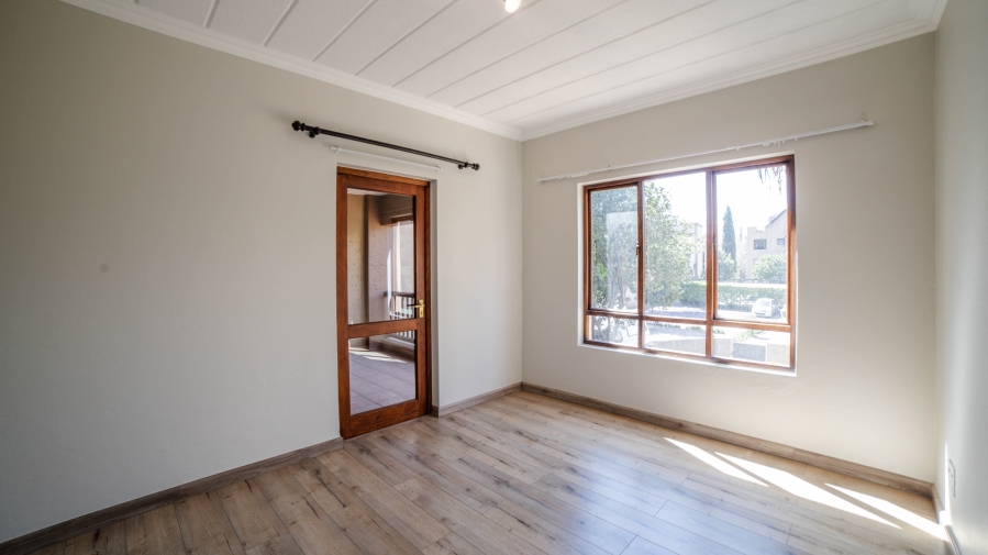 2 Bedroom Property for Sale in Lonehill Gauteng