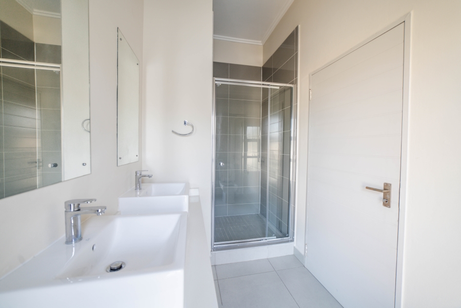 To Let 3 Bedroom Property for Rent in Broadacres Gauteng