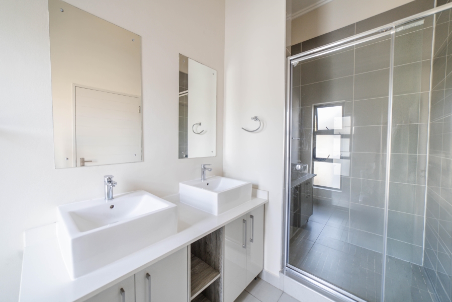 To Let 3 Bedroom Property for Rent in Broadacres Gauteng