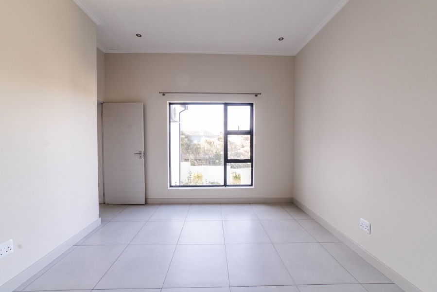 To Let 3 Bedroom Property for Rent in Broadacres Gauteng