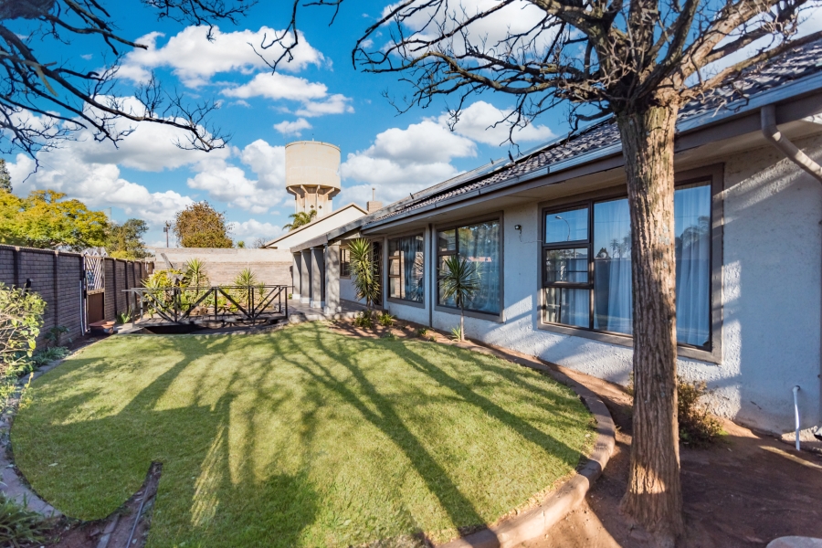 3 Bedroom Property for Sale in Wilro Park Gauteng