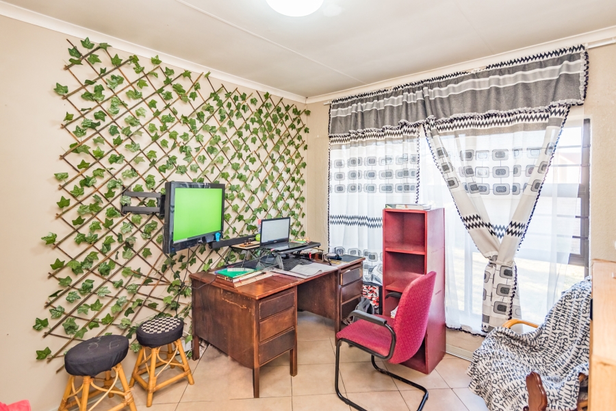 3 Bedroom Property for Sale in Wilro Park Gauteng