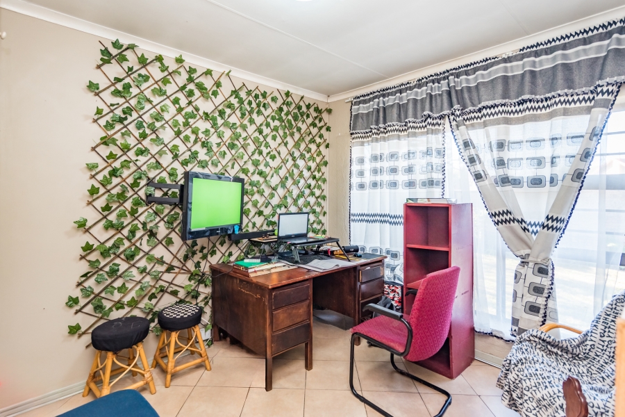 3 Bedroom Property for Sale in Wilro Park Gauteng