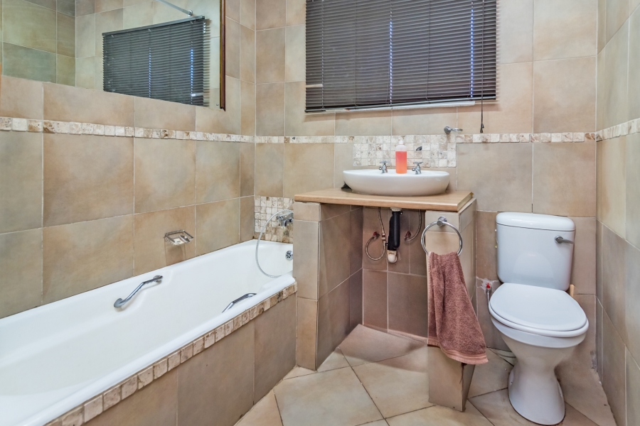 3 Bedroom Property for Sale in Wilro Park Gauteng