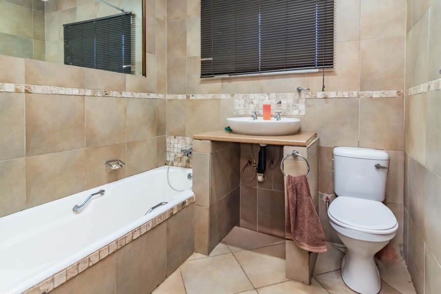 3 Bedroom Property for Sale in Wilro Park Gauteng