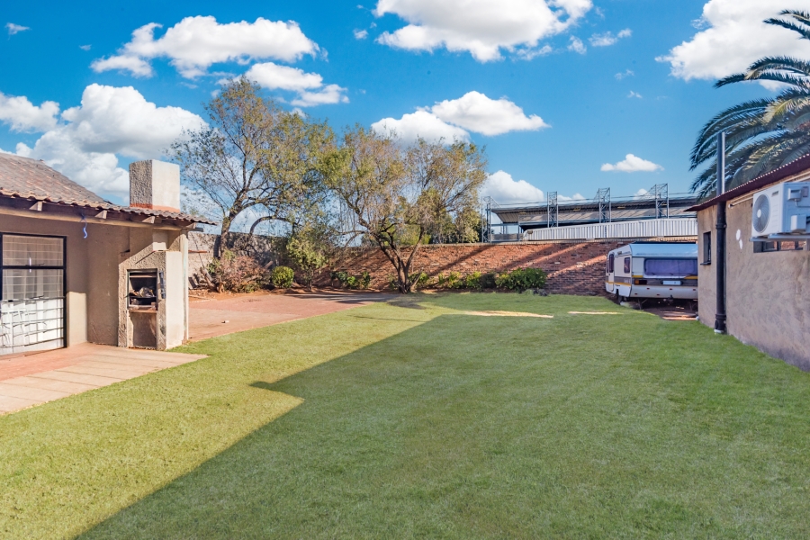 3 Bedroom Property for Sale in Wilro Park Gauteng