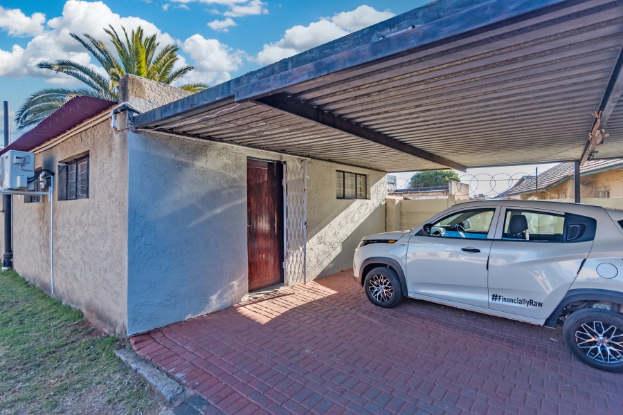 3 Bedroom Property for Sale in Wilro Park Gauteng