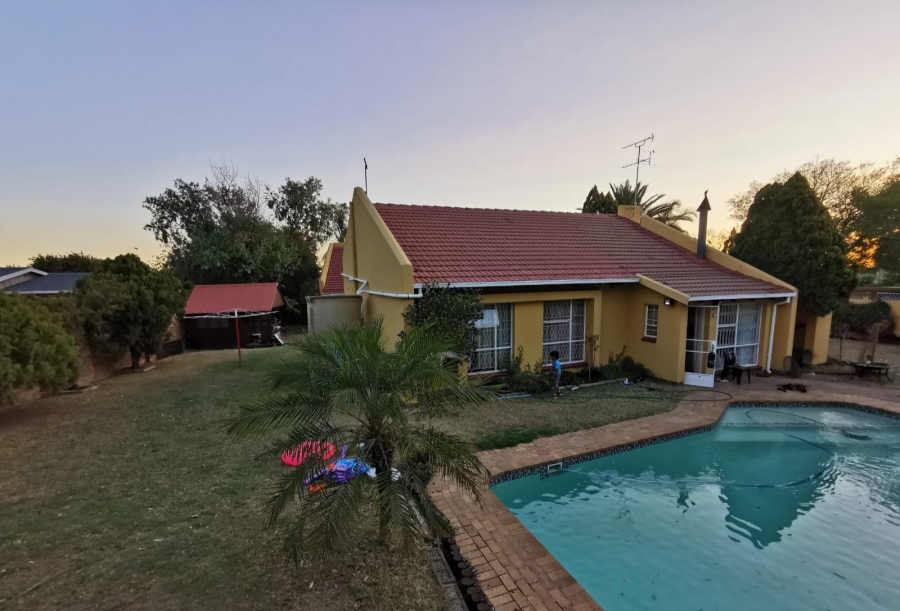 3 Bedroom Property for Sale in Vorna Valley Gauteng